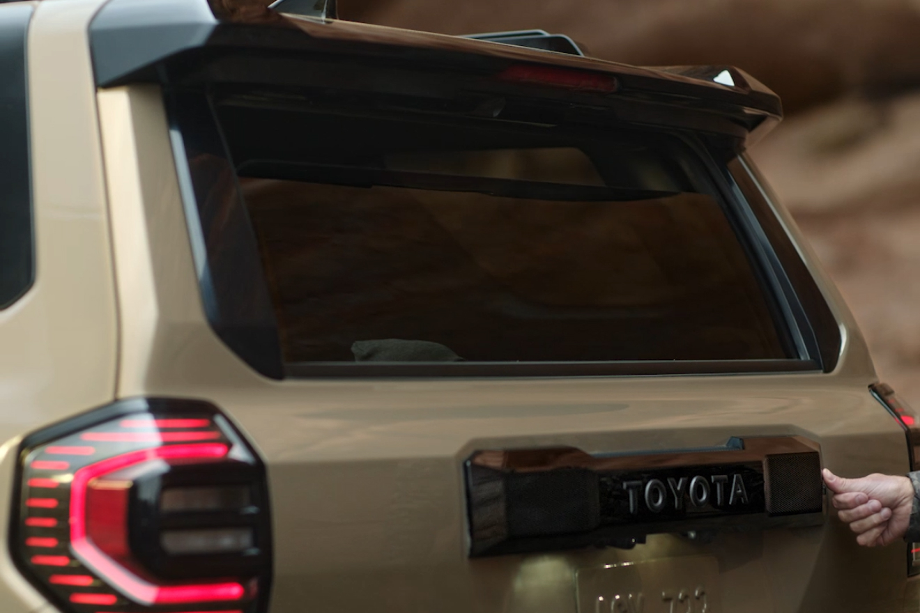 トヨタ 4ランナー プレランナー(MADPEWS)　ウィズ　ドッグ&アクセサリー 4RUNNER – エムズオート